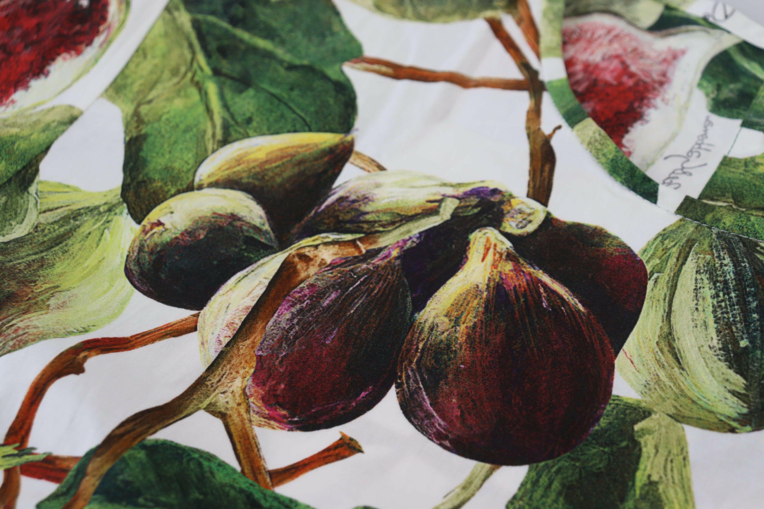 Dolce & Gabbana Crew-neck Cotton Top Blouse Fruit T-shirt -   -  Dolce & Gabbana. Dolce & Gabbana Crew-neck Cotton Top Blouse Fruit T-shirt -   -  Dolce & Gabbana.