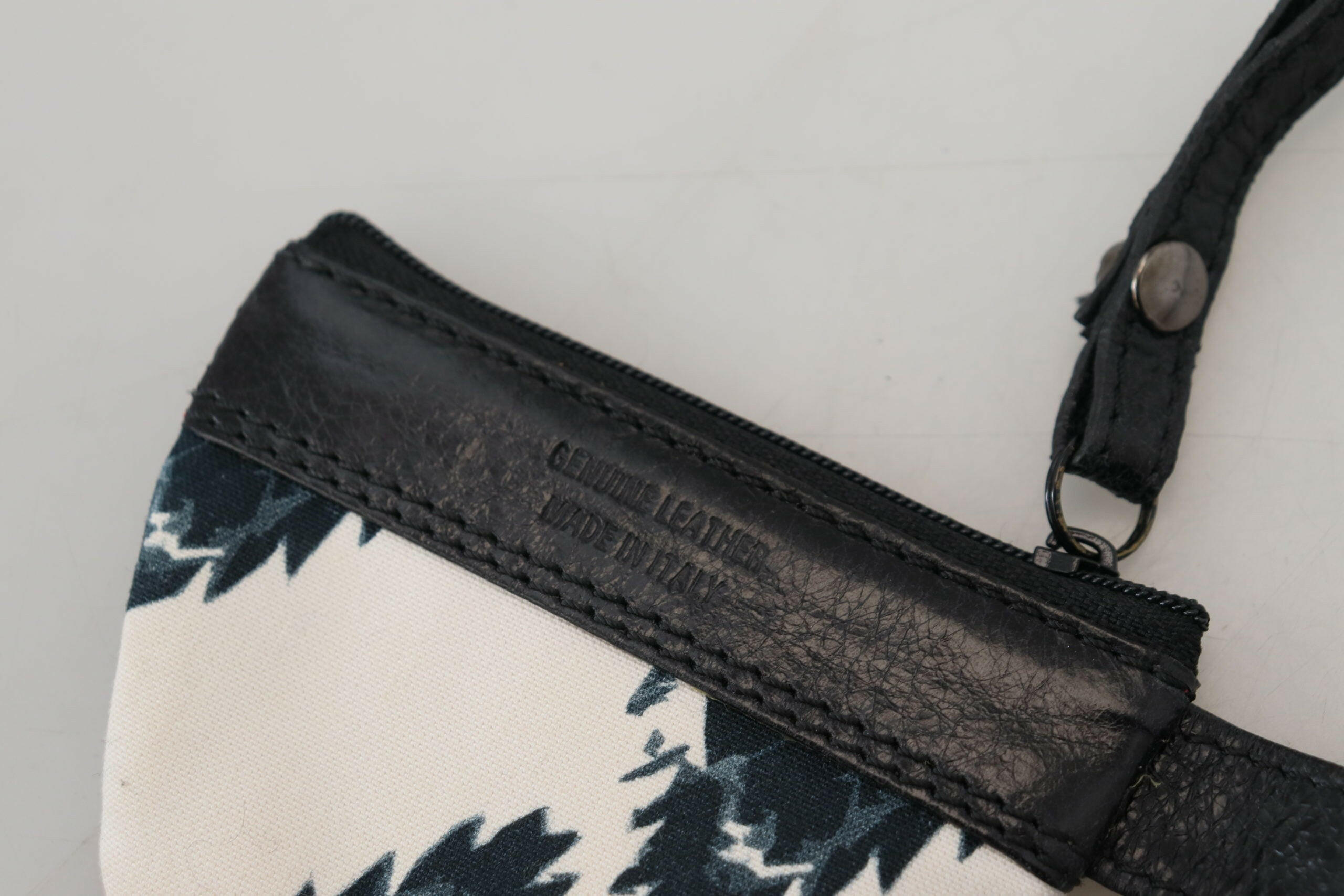 Costume National White Genuine Leather Coin Purse Strap Wallet -   -  Costume National. Costume National White Genuine Leather Coin Purse Strap Wallet -   -  Costume National.