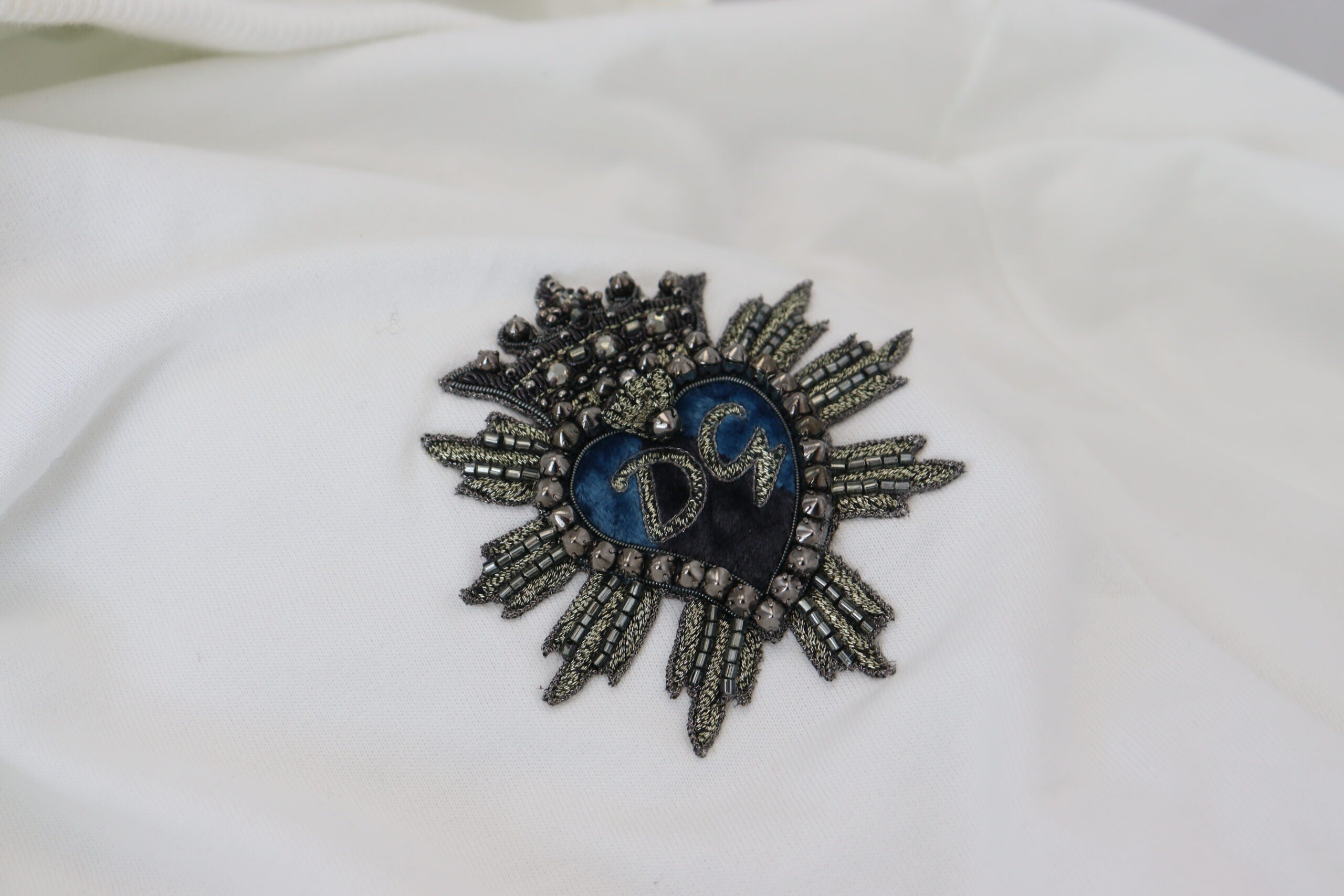 Dolce & Gabbana White Cotton Hooded Sweatshirt Logo Sweater -   -  Dolce & Gabbana. Dolce & Gabbana White Cotton Hooded Sweatshirt Logo Sweater -   -  Dolce & Gabbana.