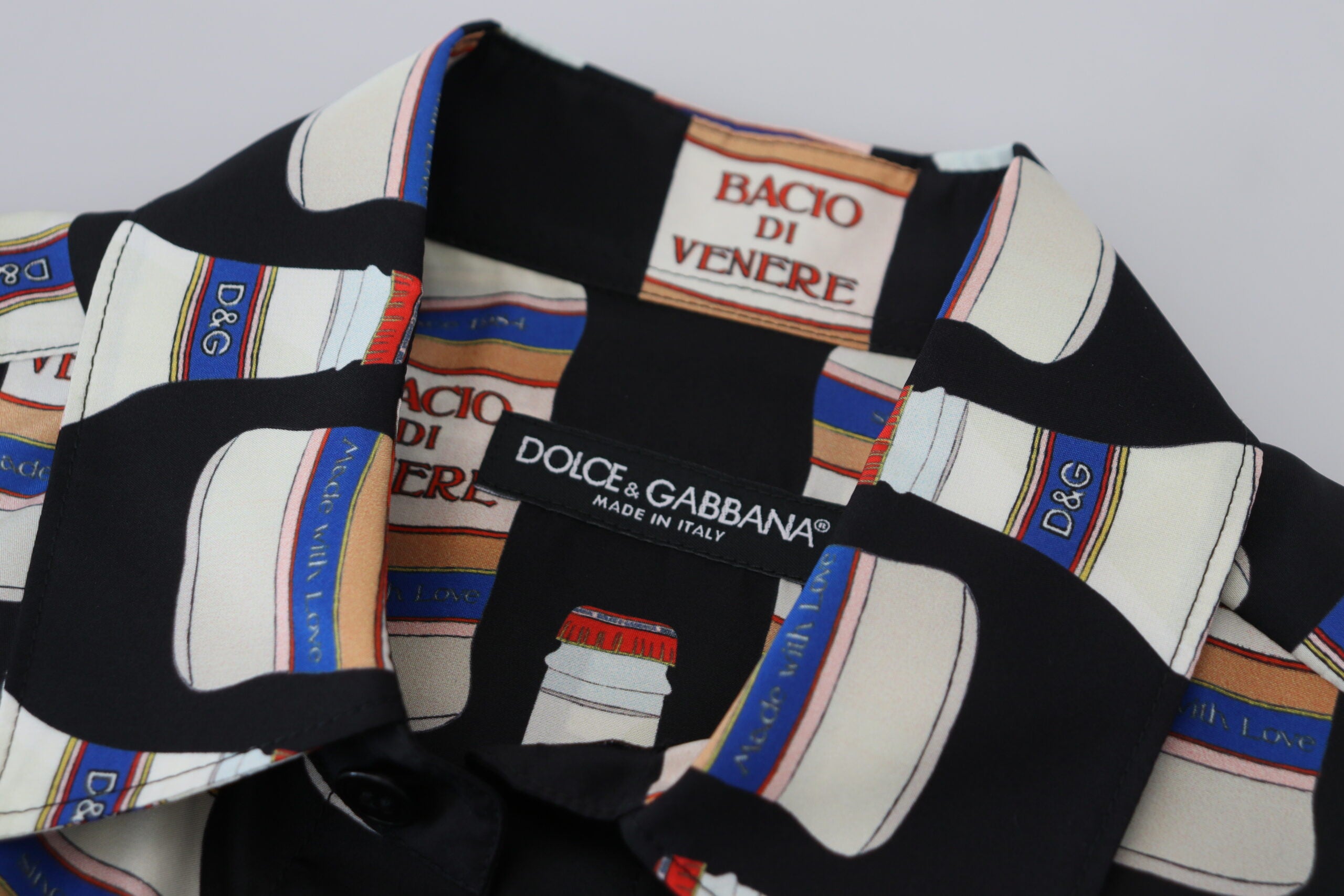 Dolce & Gabbana Black Silk Printed Collared Men Casual Shirt -   -  Dolce & Gabbana. Dolce & Gabbana Black Silk Printed Collared Men Casual Shirt -   -  Dolce & Gabbana.