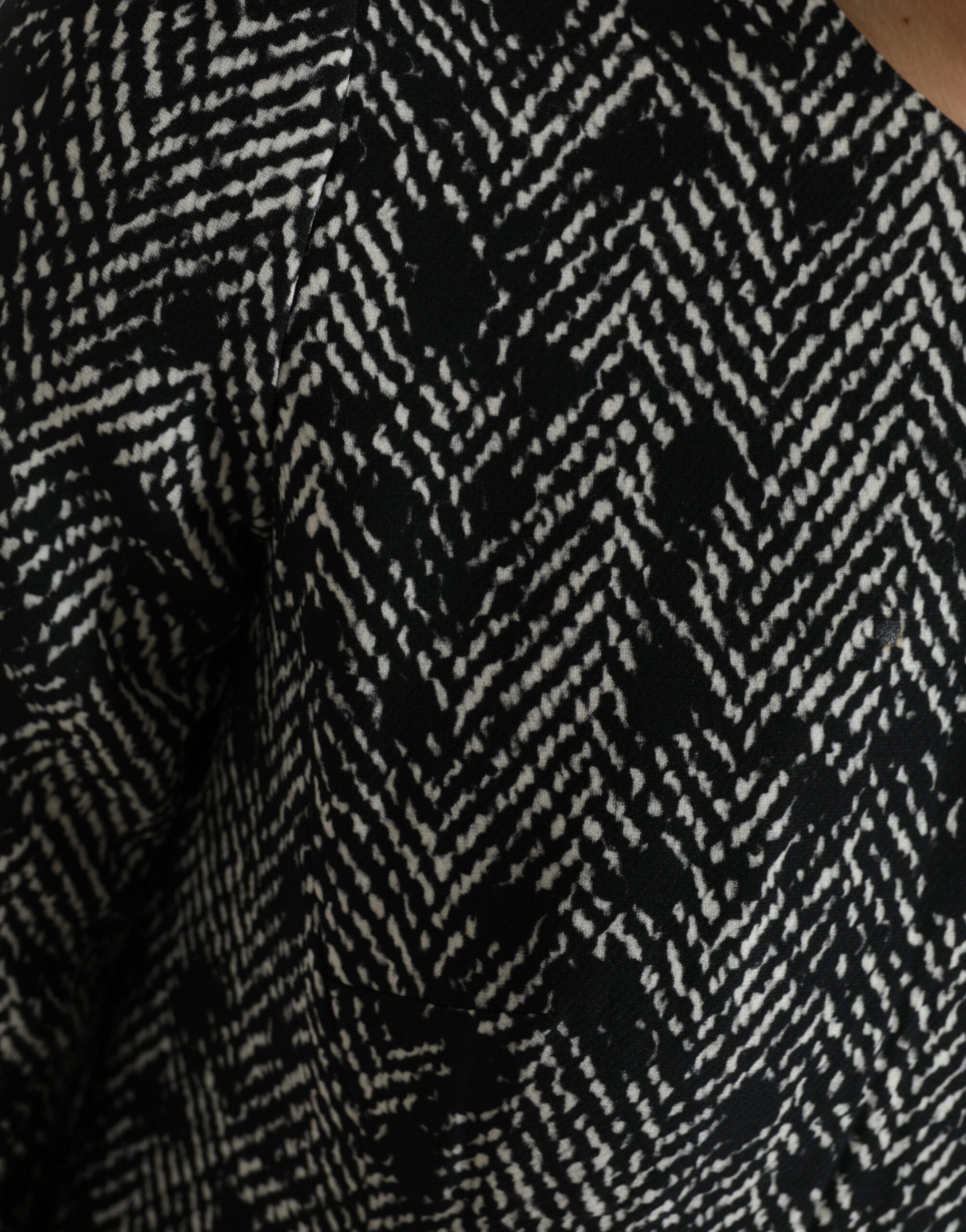 Dolce & Gabbana Black Chevron Polyester Shift Mini Dress -   -  Dolce & Gabbana. Dolce & Gabbana Black Chevron Polyester Shift Mini Dress -   -  Dolce & Gabbana.