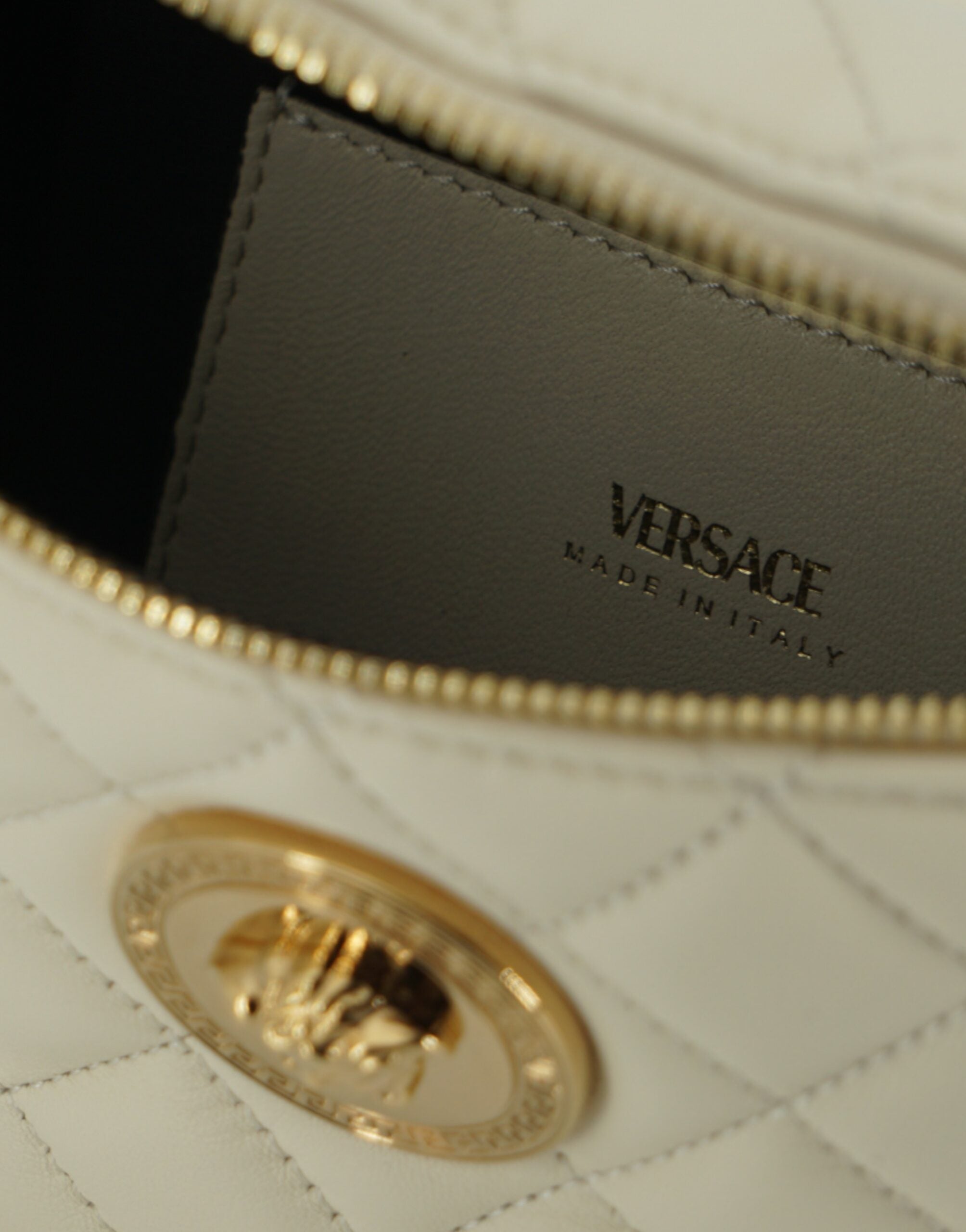 Versace Elegant White Lamb Leather Belt Bag -  Luxury Belt Bag for Women -  Versace. Versace Elegant White Lamb Leather Belt Bag -  Luxury Belt Bag for Women -  Versace.