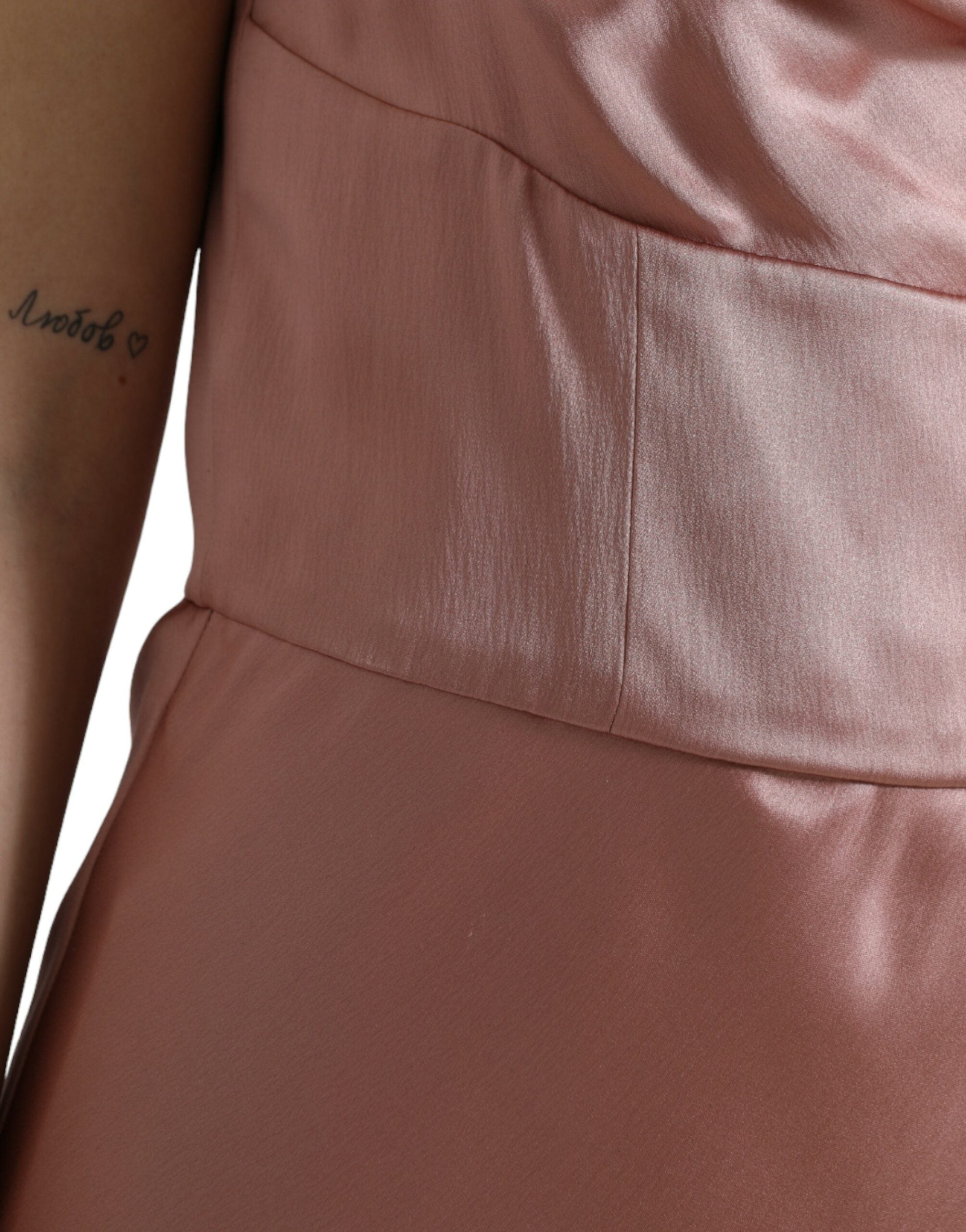 Dolce & Gabbana Pink Silk Spaghetti Straps Long Gown Dress -   -  Dolce & Gabbana. Dolce & Gabbana Pink Silk Spaghetti Straps Long Gown Dress -   -  Dolce & Gabbana.