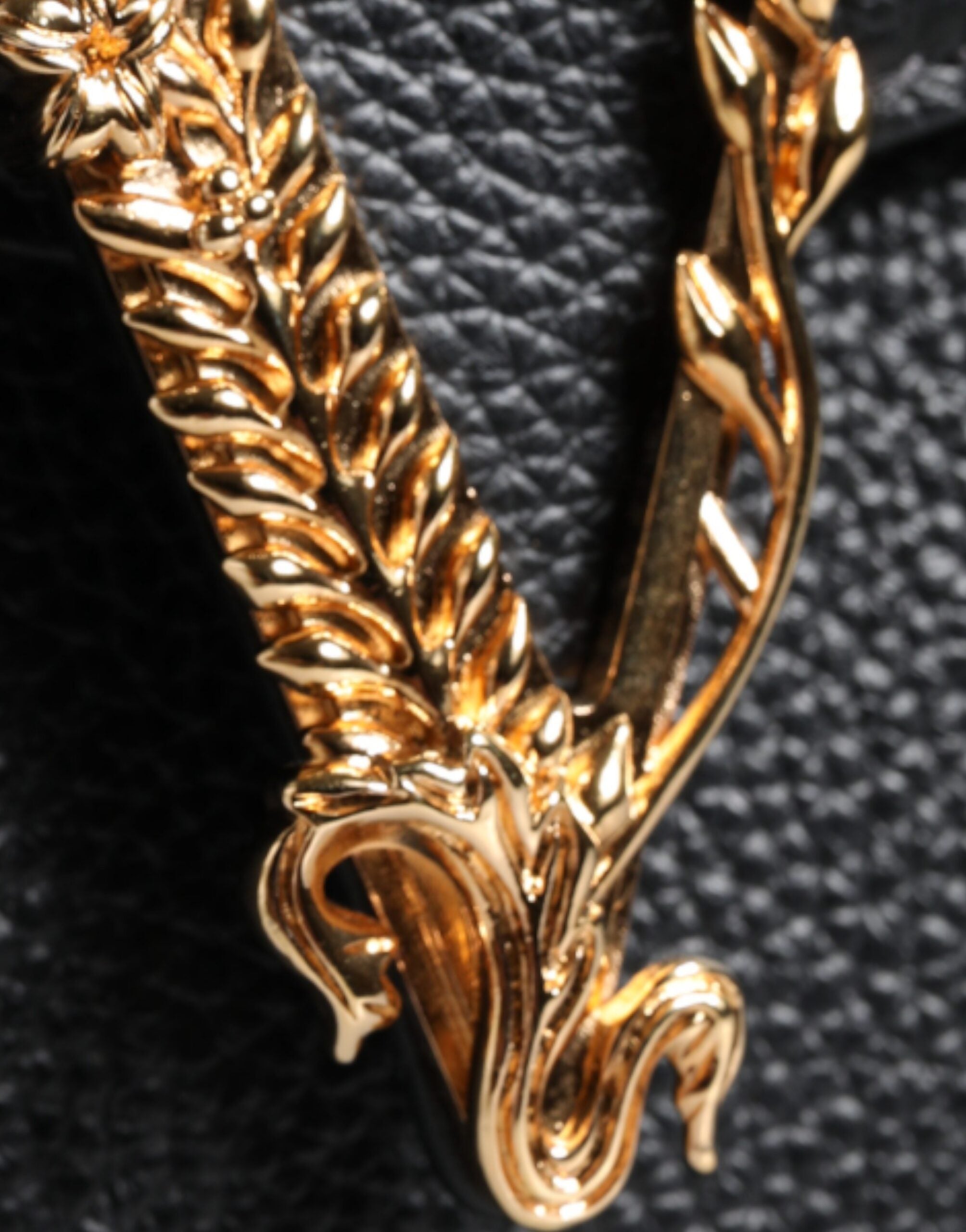 Versace Black Grainy Calf Leather Logo Crossbody Shoulder Bag -  Luxury Shoulder Bag for Women -  Versace. Versace Black Grainy Calf Leather Logo Crossbody Shoulder Bag -  Luxury Shoulder Bag for Women -  Versace.