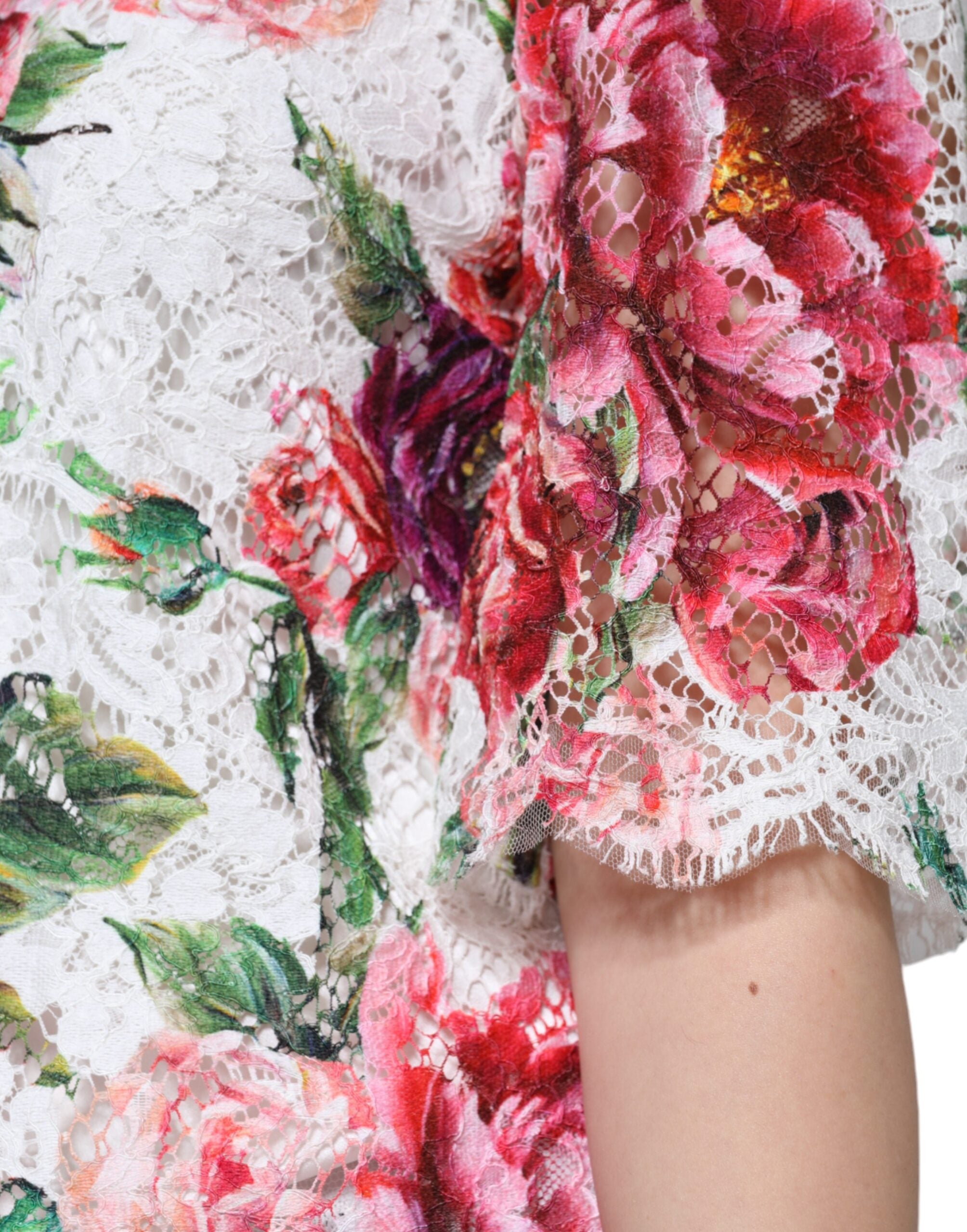 Dolce & Gabbana White Peony Lace Short Sleeves Blouse Top -   -  Dolce & Gabbana. Dolce & Gabbana White Peony Lace Short Sleeves Blouse Top -   -  Dolce & Gabbana.