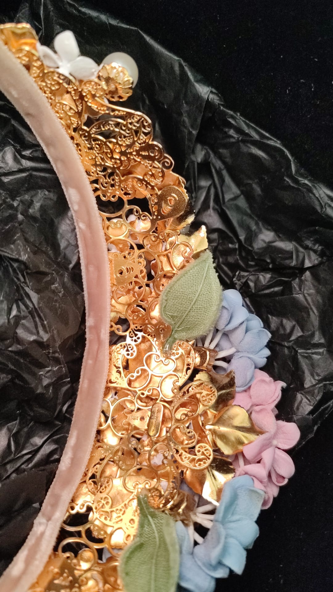 Dolce & Gabbana Gold Crystal Purple Hortensia Headband Crown Diadem -   -  Dolce & Gabbana. Dolce & Gabbana Gold Crystal Purple Hortensia Headband Crown Diadem -   -  Dolce & Gabbana.
