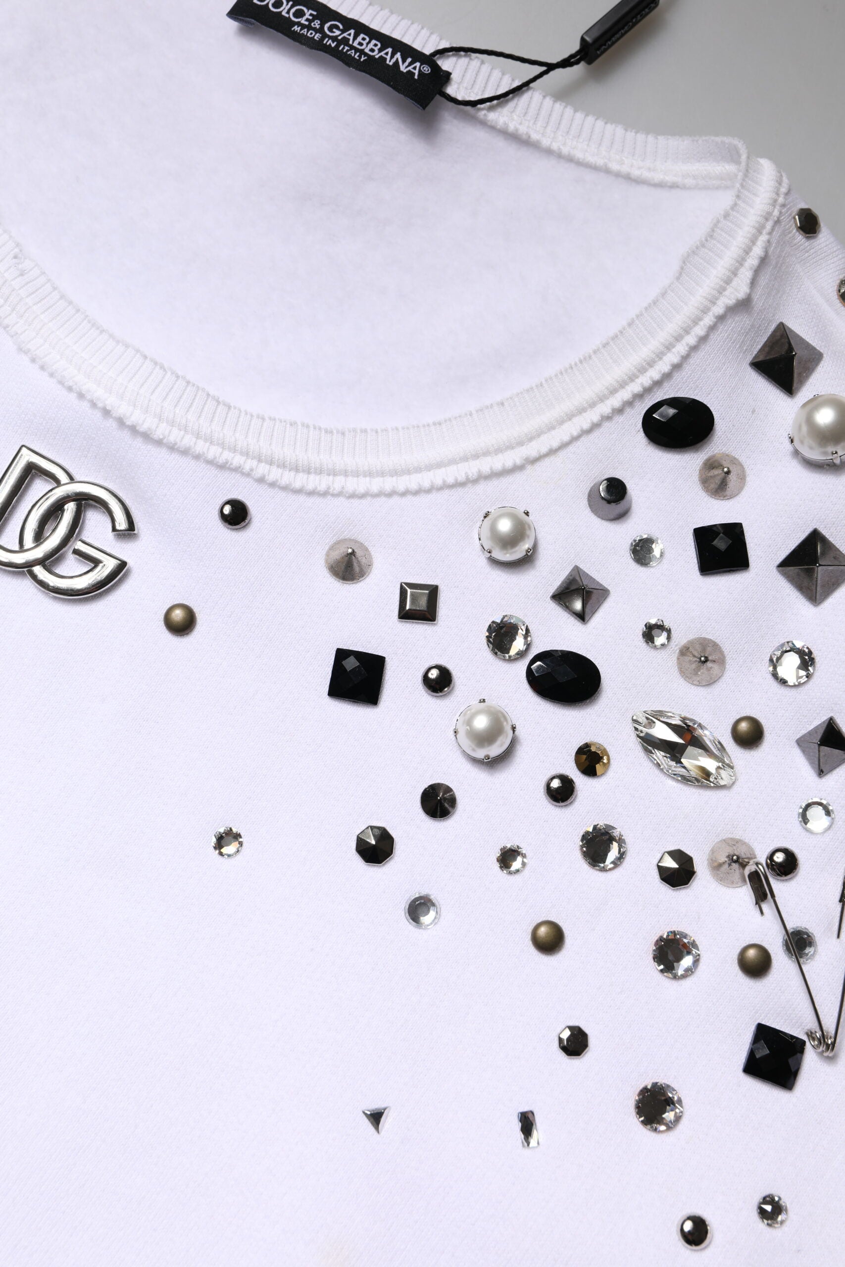 Dolce & Gabbana White Embellished Long Sleeve Cropped Sweater -   -  Dolce & Gabbana. Dolce & Gabbana White Embellished Long Sleeve Cropped Sweater -   -  Dolce & Gabbana.