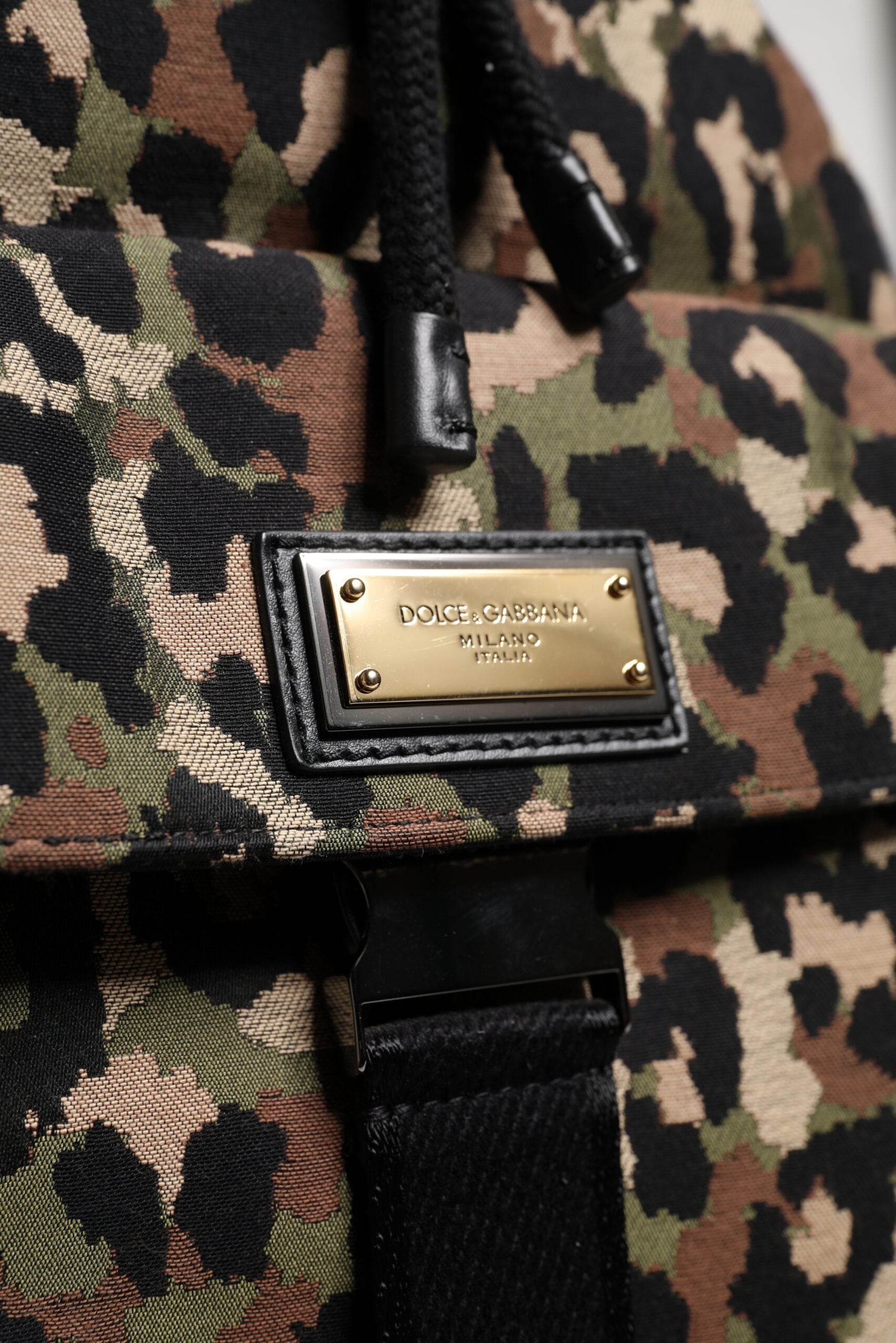 Dolce & Gabbana Multicolor Leopard Cotton Shoulder Bucket Bag -   -  Dolce & Gabbana. Dolce & Gabbana Multicolor Leopard Cotton Shoulder Bucket Bag -   -  Dolce & Gabbana.