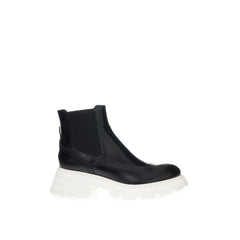 Alexander McQueen Elegant Leather Boots in Timeless Black -   -  Alexander McQueen.