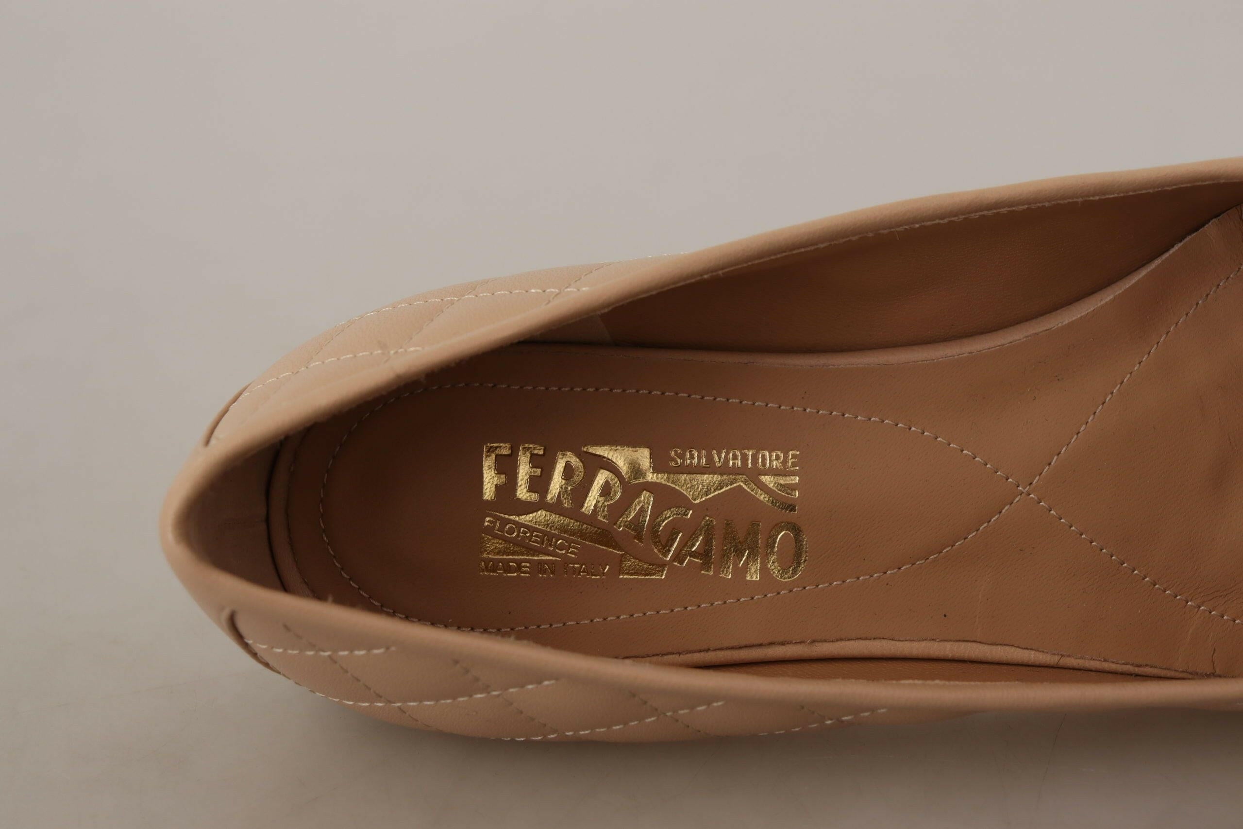 Salvatore Ferragamo Elegant Quilted Leather Flats - Chic Dual-Tone Design -   -  Salvatore Ferragamo.