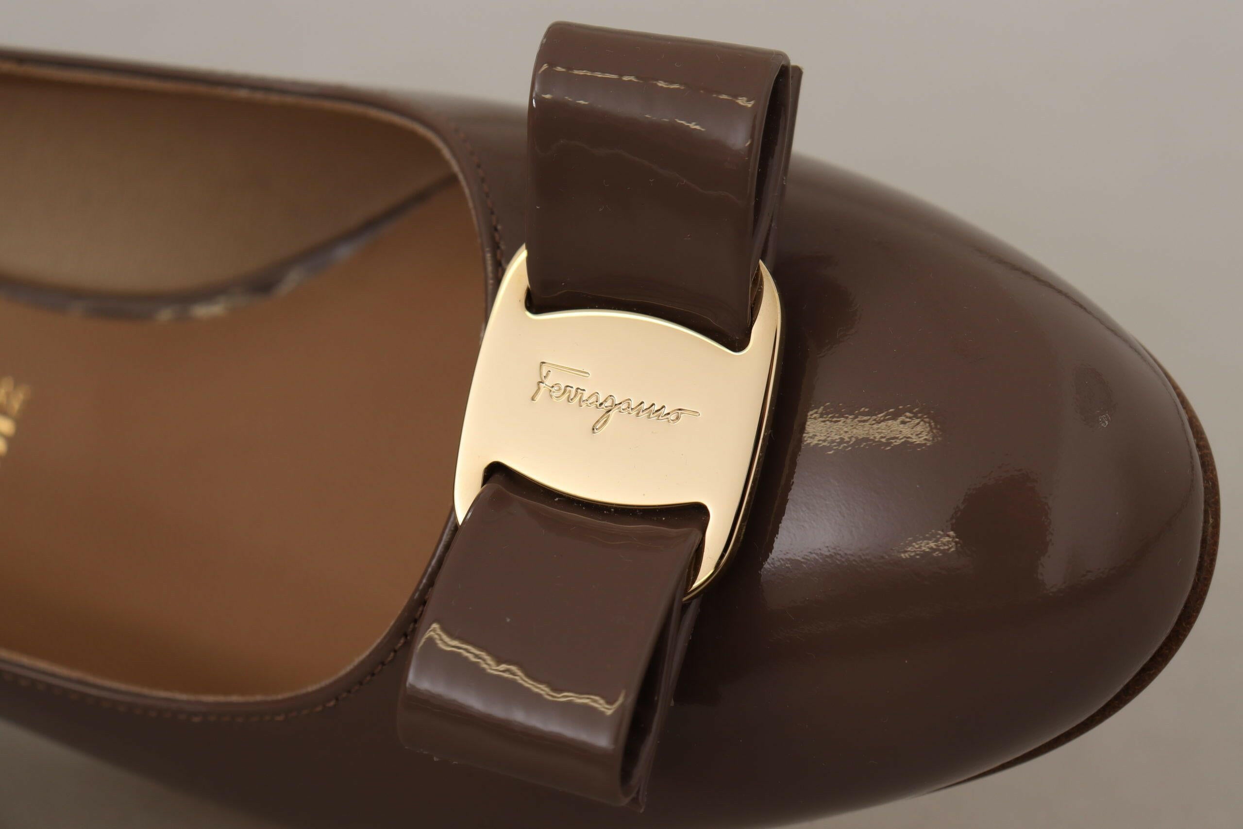 Salvatore Ferragamo Elegant Caraway Brown Pumps with Vara Bow -   -  Salvatore Ferragamo.