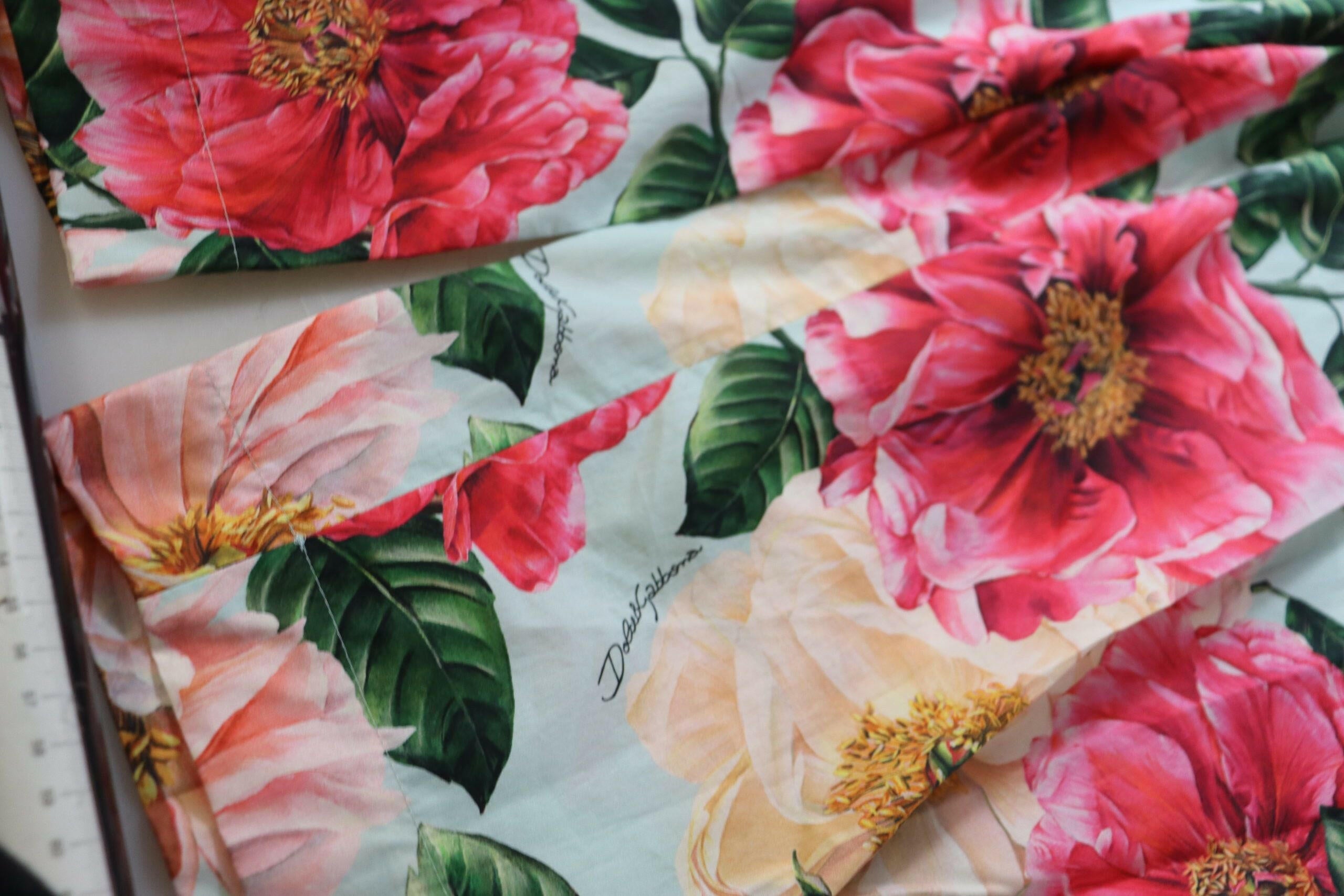 Dolce & Gabbana Multicolor Flora Printed High Waist Cropped Trouser Pants -   -  Dolce & Gabbana.