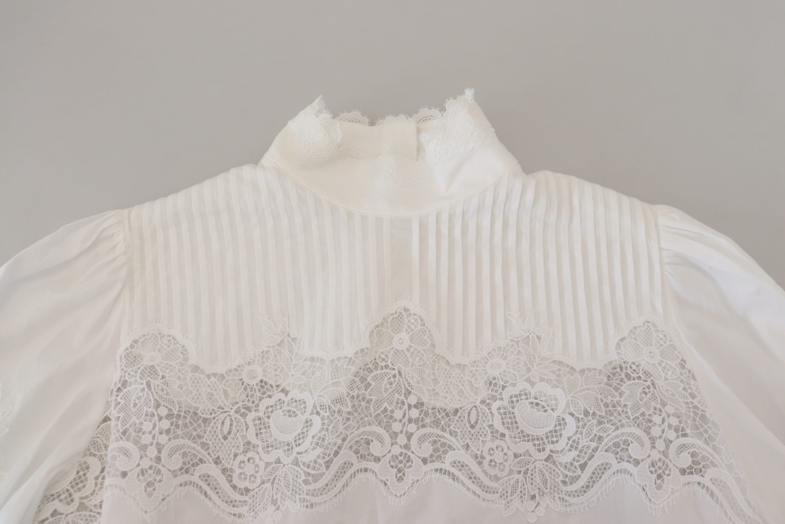 Dolce & Gabbana White Cotton Lace Trim Turtle Neck Blouse Top -   -  Dolce & Gabbana.