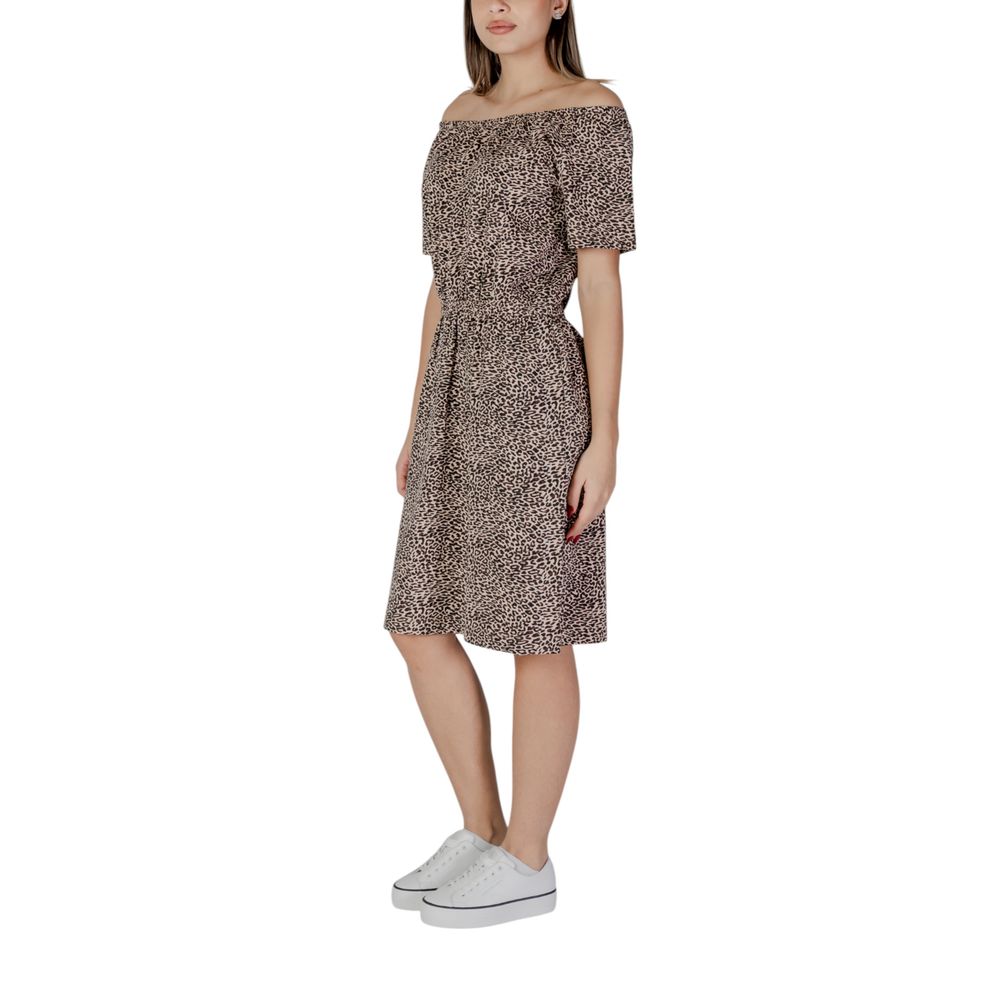 B.Young Beige Cotton Short -   -  B.Young.
