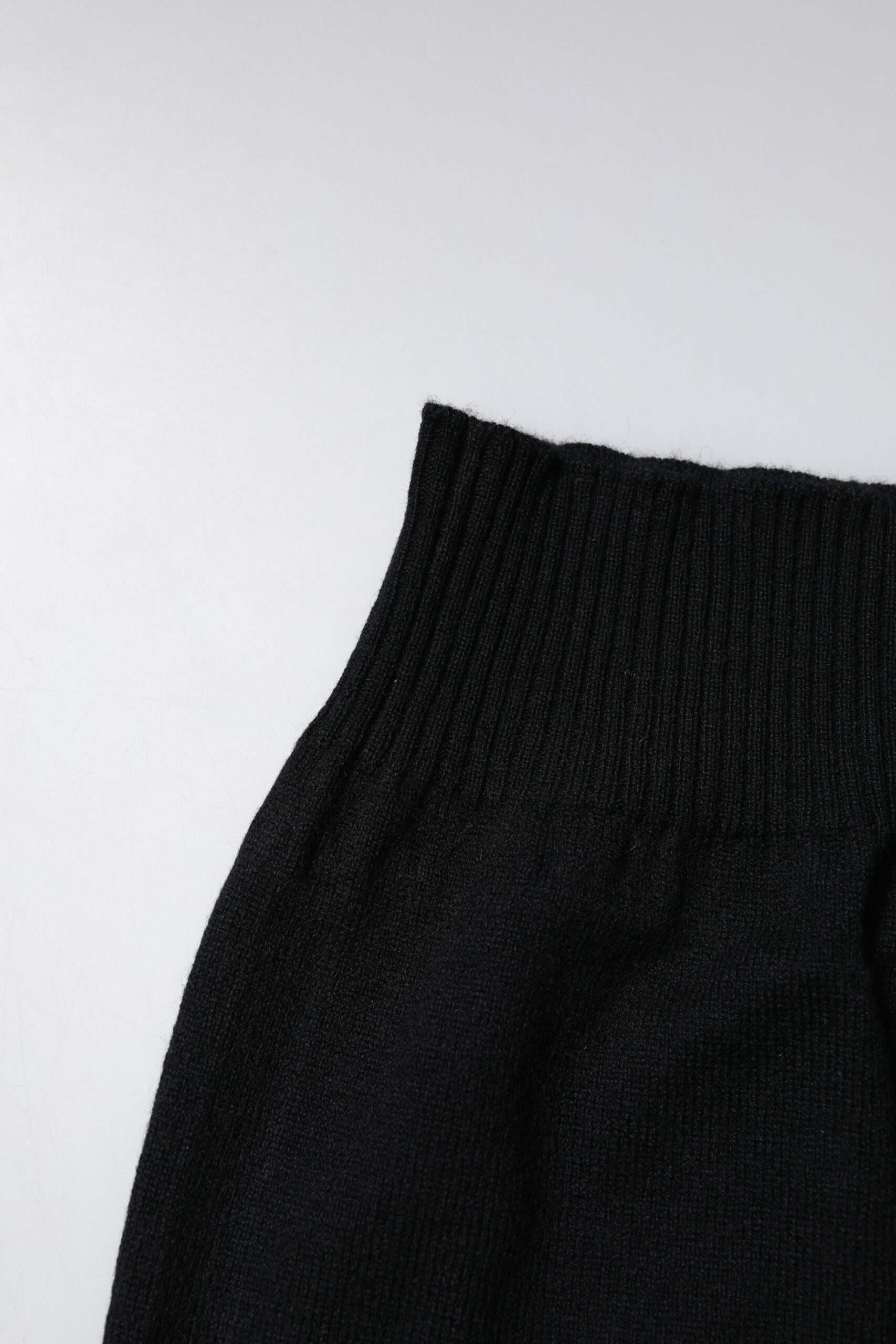 Dolce & Gabbana Black Cashmere Knitted Neck Warmer Foulard Scarf -   -  Dolce & Gabbana.