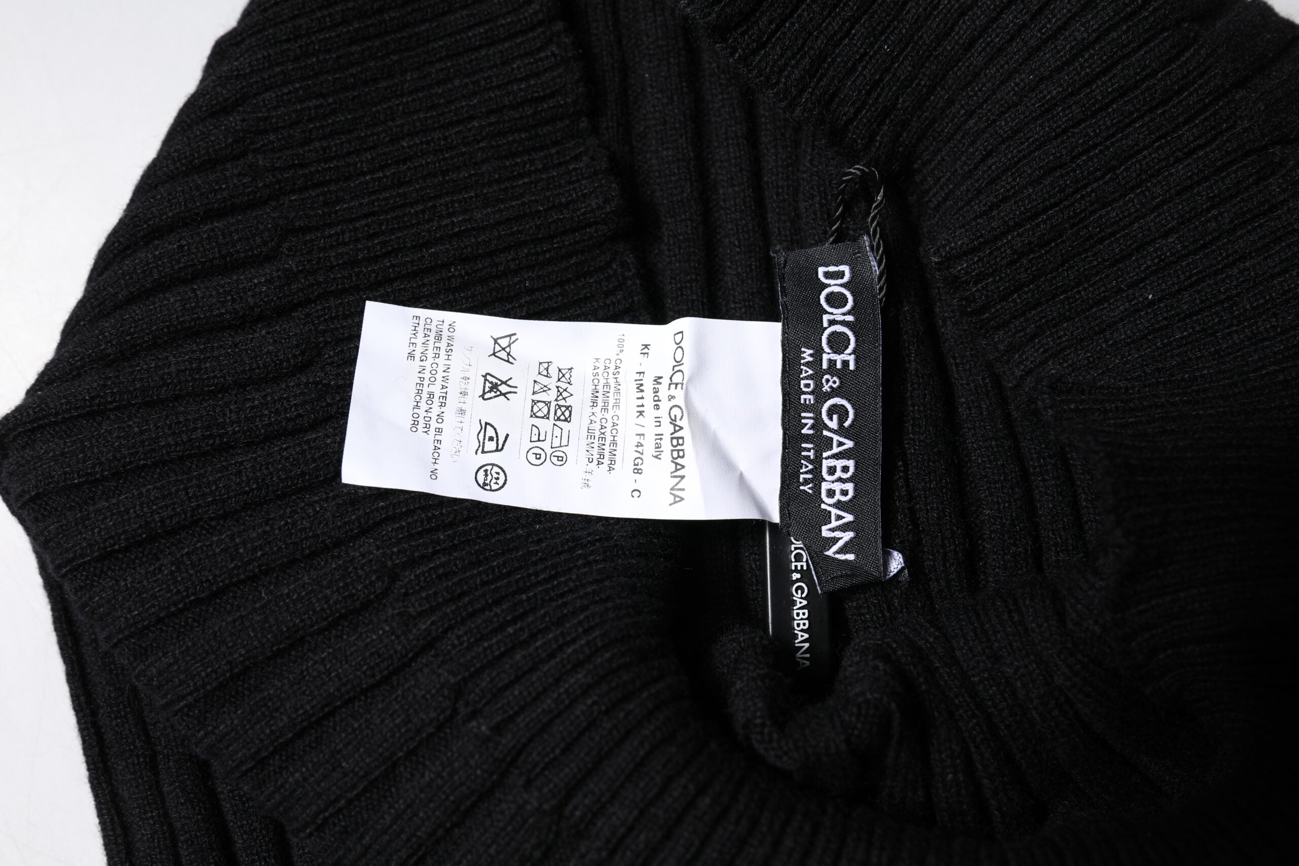 Dolce & Gabbana Black Cashmere Knitted Neck Warmer Foulard Scarf -   -  Dolce & Gabbana.