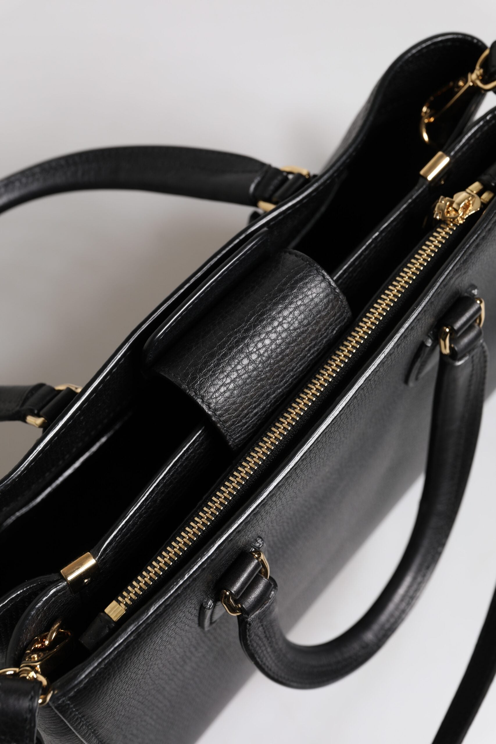 Dolce & Gabbana Black Calf Leather Logo Plaque Shoulder Handbag Bag -   -  Dolce & Gabbana.