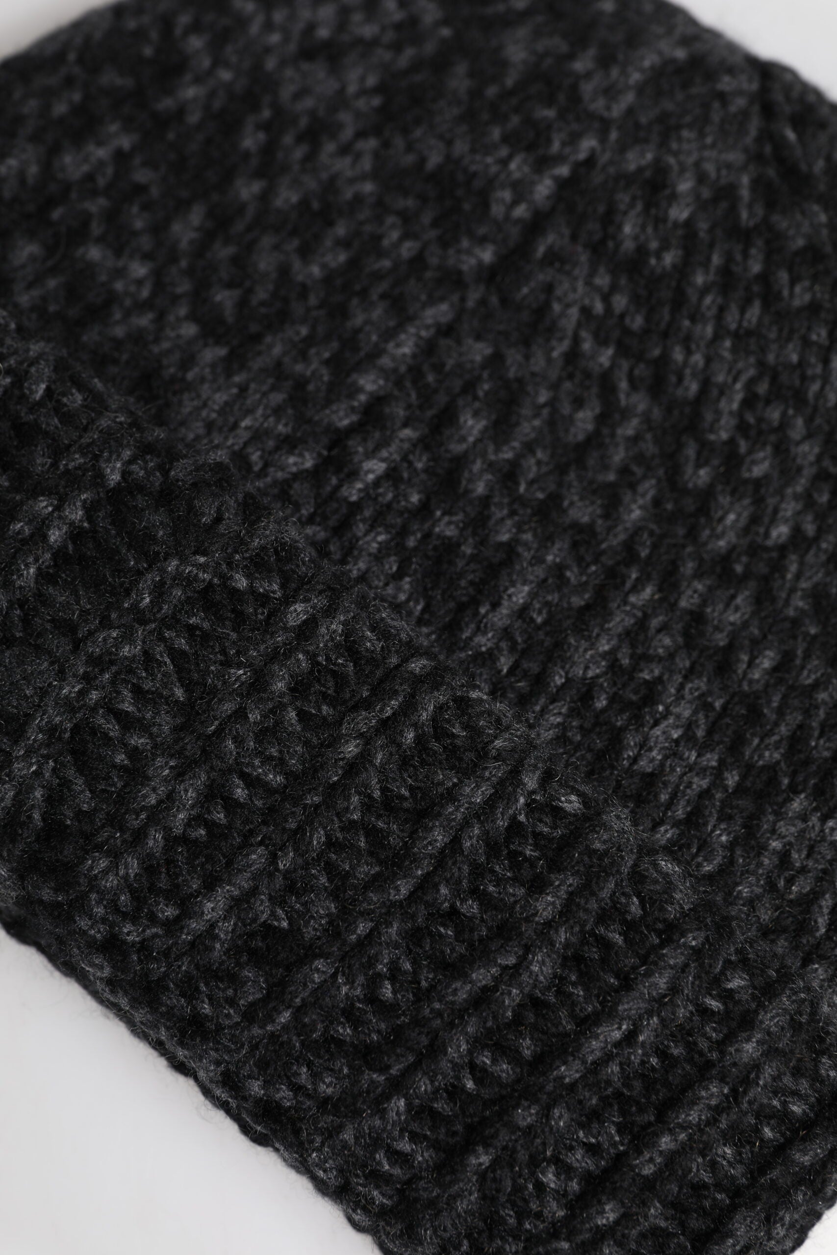 Dolce & Gabbana Gray Cashmere Knitted Winter Beanie Hat -   -  Dolce & Gabbana.