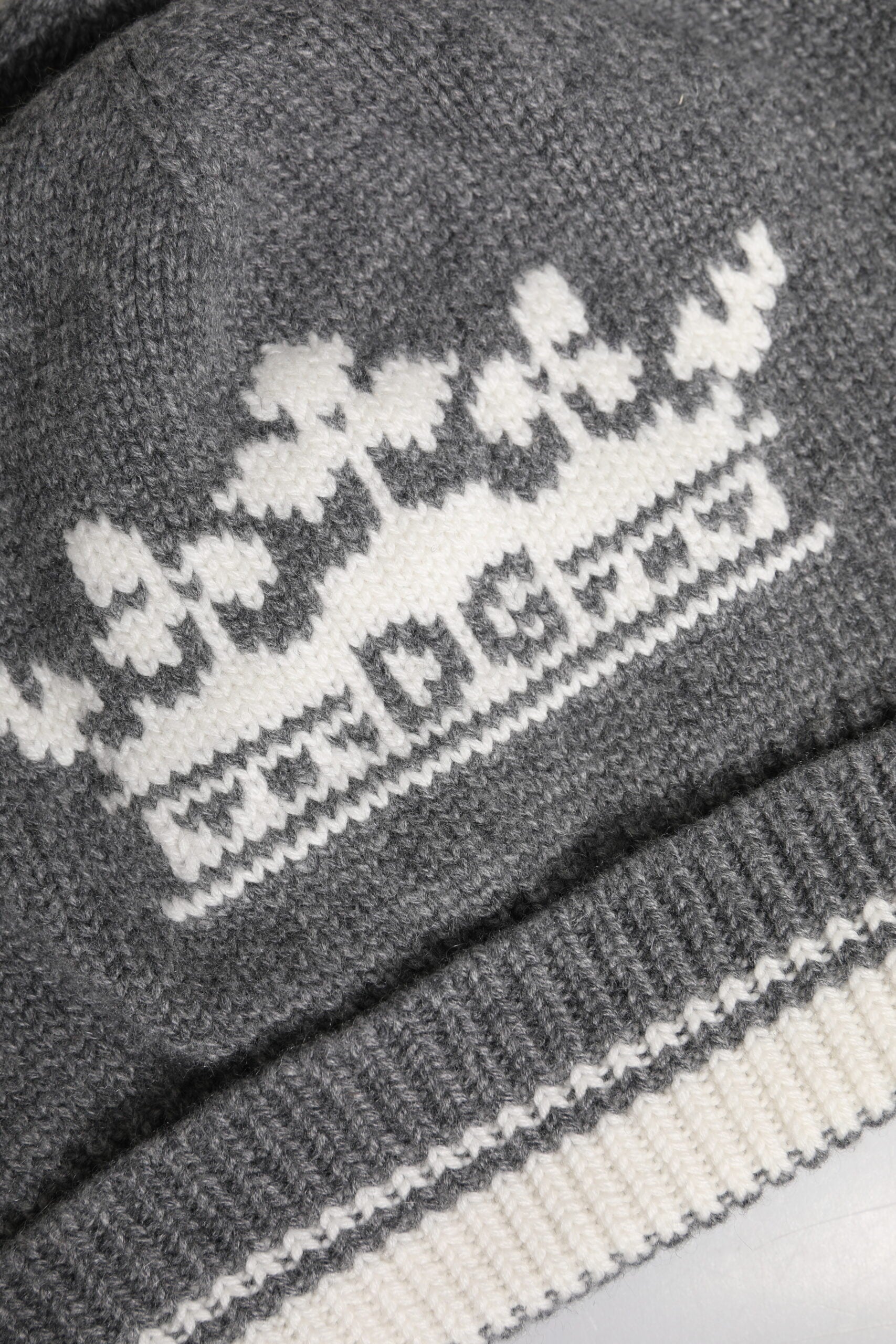 Dolce & Gabbana Gray Cashmere Knitted Winter Beanie Hat -   -  Dolce & Gabbana.