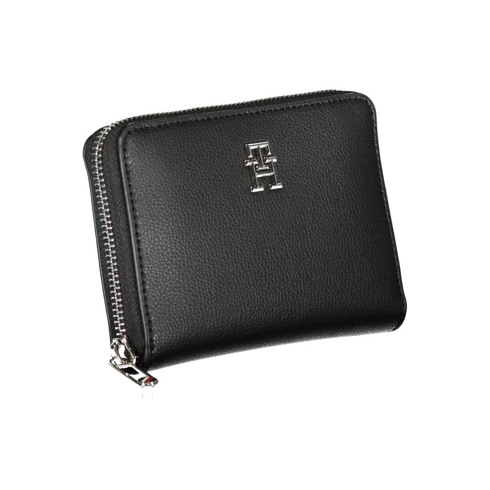 Tommy Hilfiger Elegant Black Zip Wallet with Multiple Compartments -   -  Tommy Hilfiger.