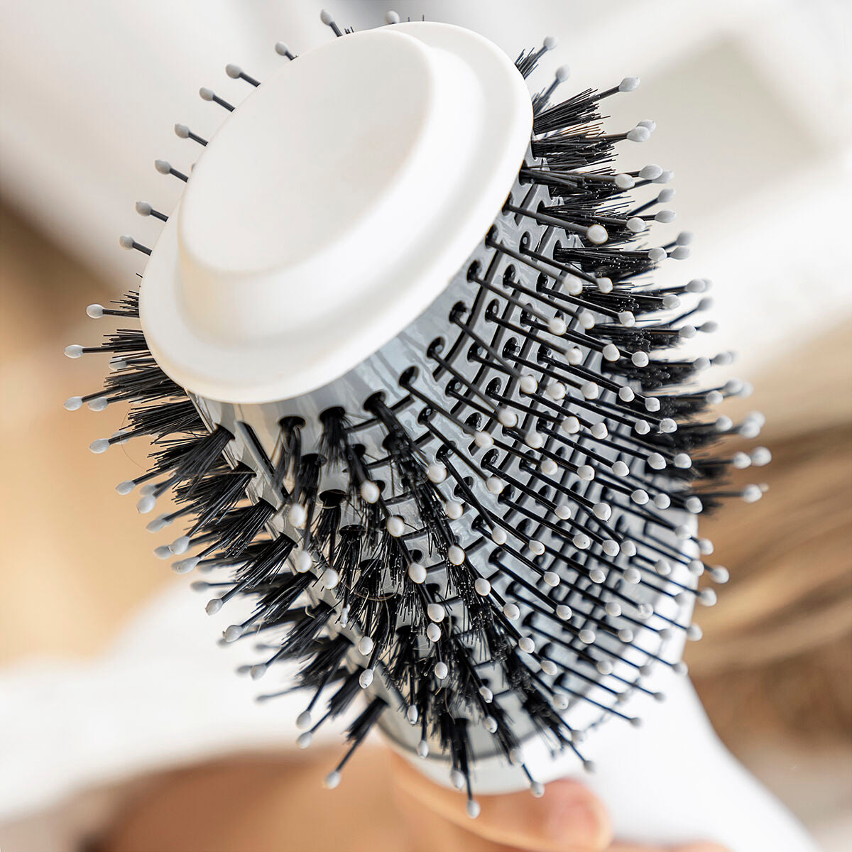 Ionic Dryer and Volumising Brush Volumio InnovaGoods White Grey 1000 W -  Beauty, Hair care -  InnovaGoods.